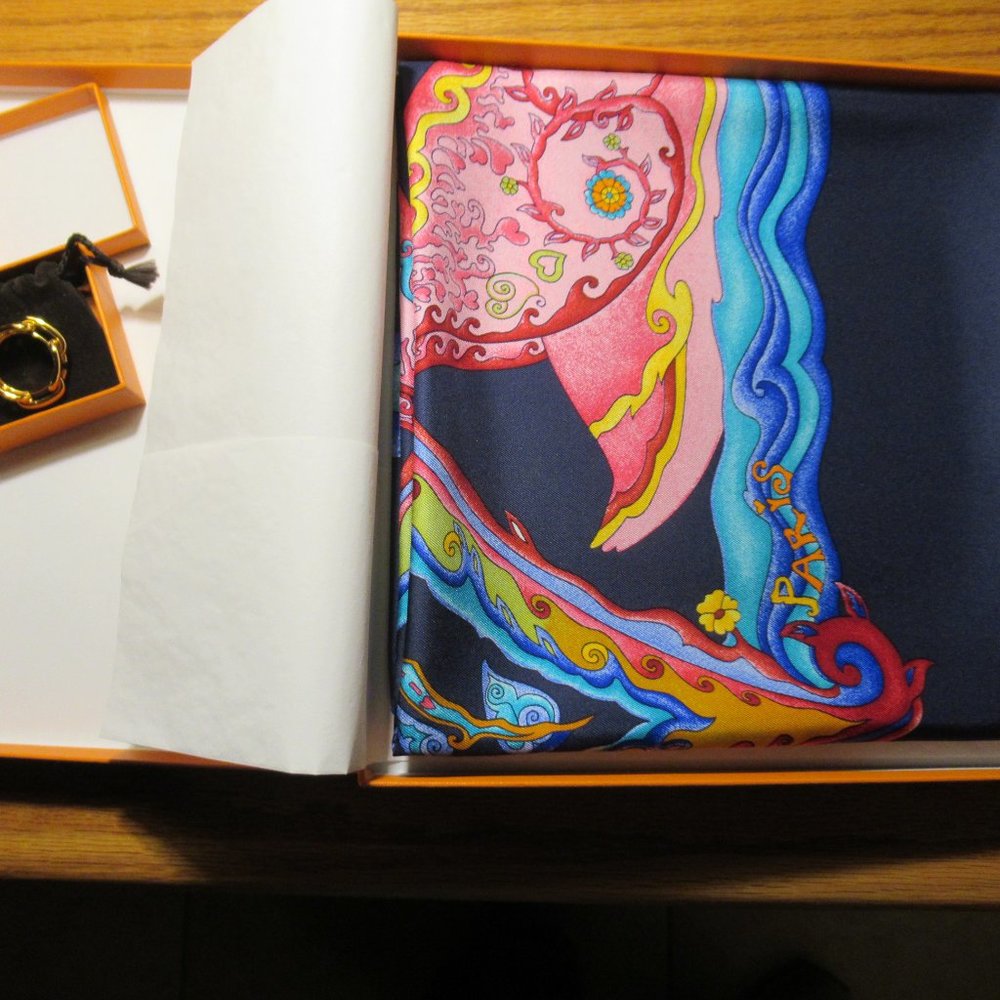 NIB Gift Set - Rare Hermes (De Tout Coeur) Silk Scarf & Hermes Regate scarf ring